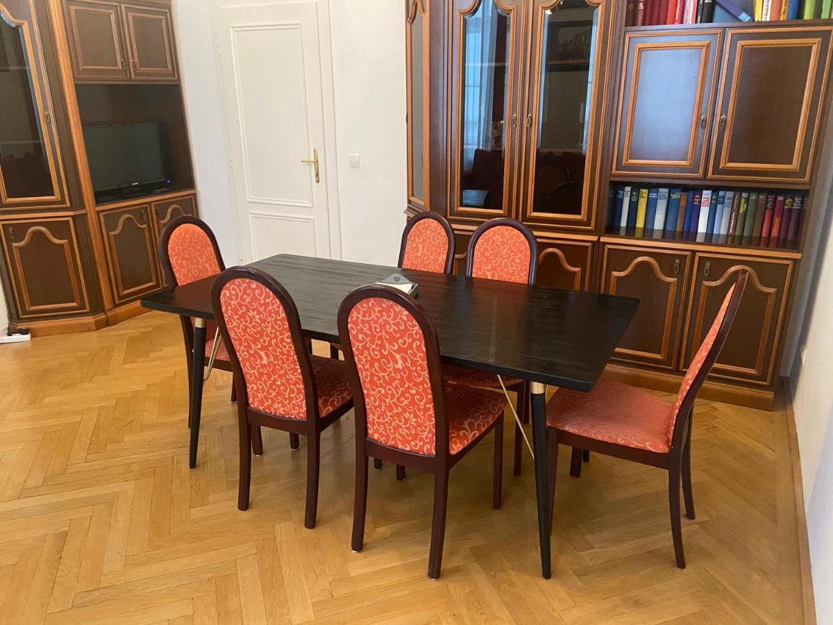 Apartments Opera Виена Екстериор снимка