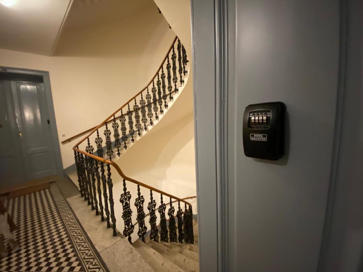 Apartments Opera Виена Екстериор снимка